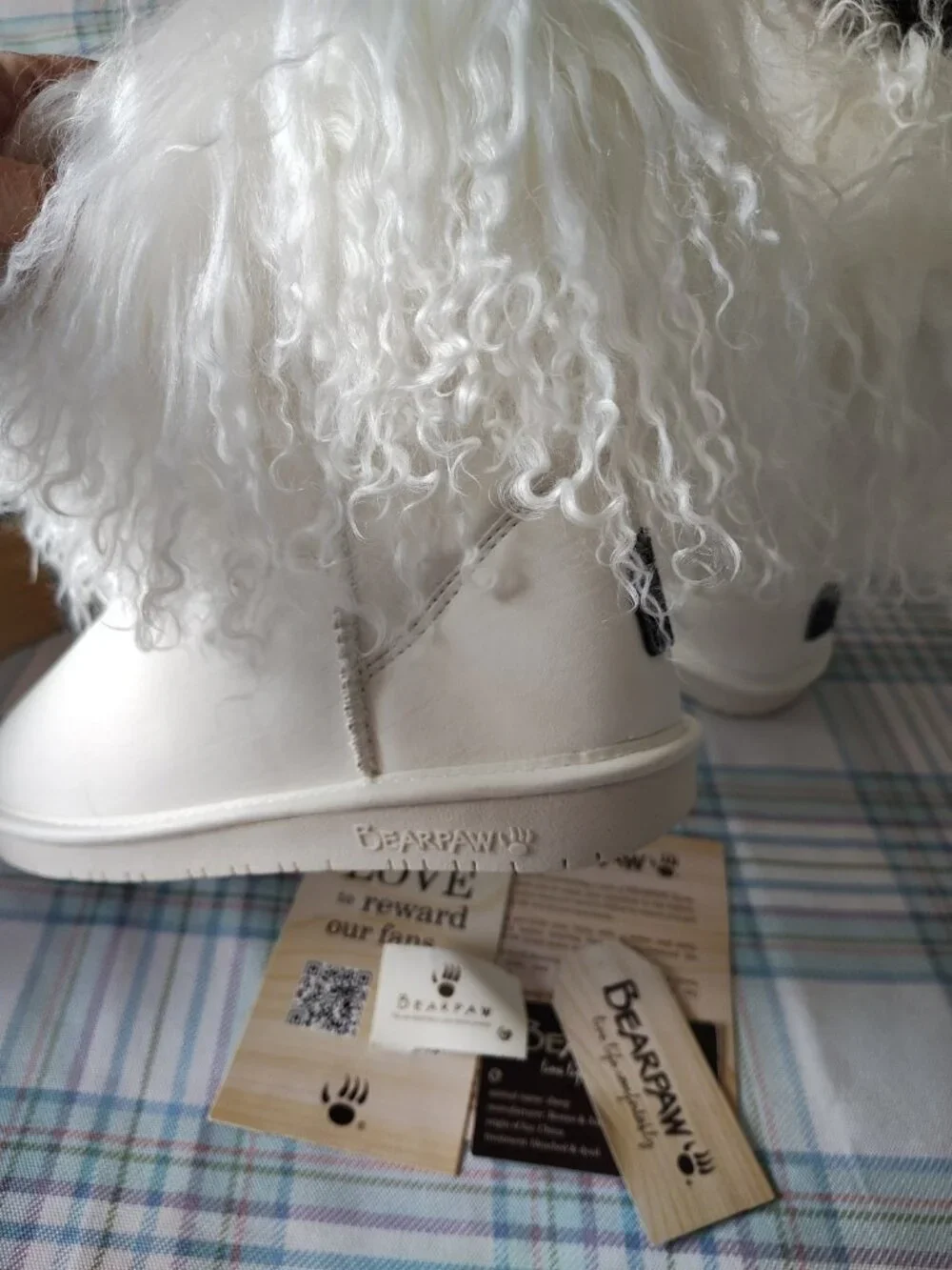 NIB Bearpaw Boo White Boots, Sheep Fur/Wool MSRP 250.00